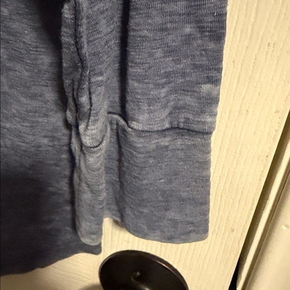 🌵Mossimo Supply Co. Women's Heathered Blue Long Sleeve Tee - Picture 5 of 5